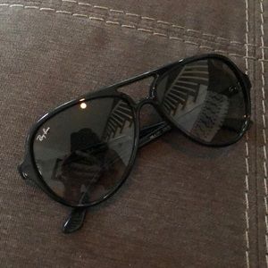 BLACK RAY BAN AVIATORS